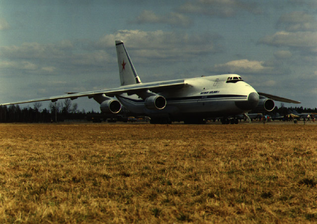 АН-124 на аэродроме Сеща в Смолнской области
 - основном пункте своего базирования