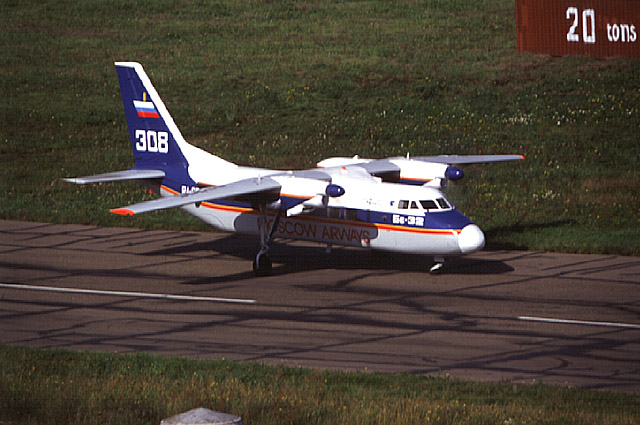 Бе-32 в 1969 году 
  демонстрировался  на Парижском авиасалоне как перспективная машина, но в серию он не пошел.